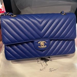 Chanel medium flap bag. Lambskin chevron like new, excellent condition